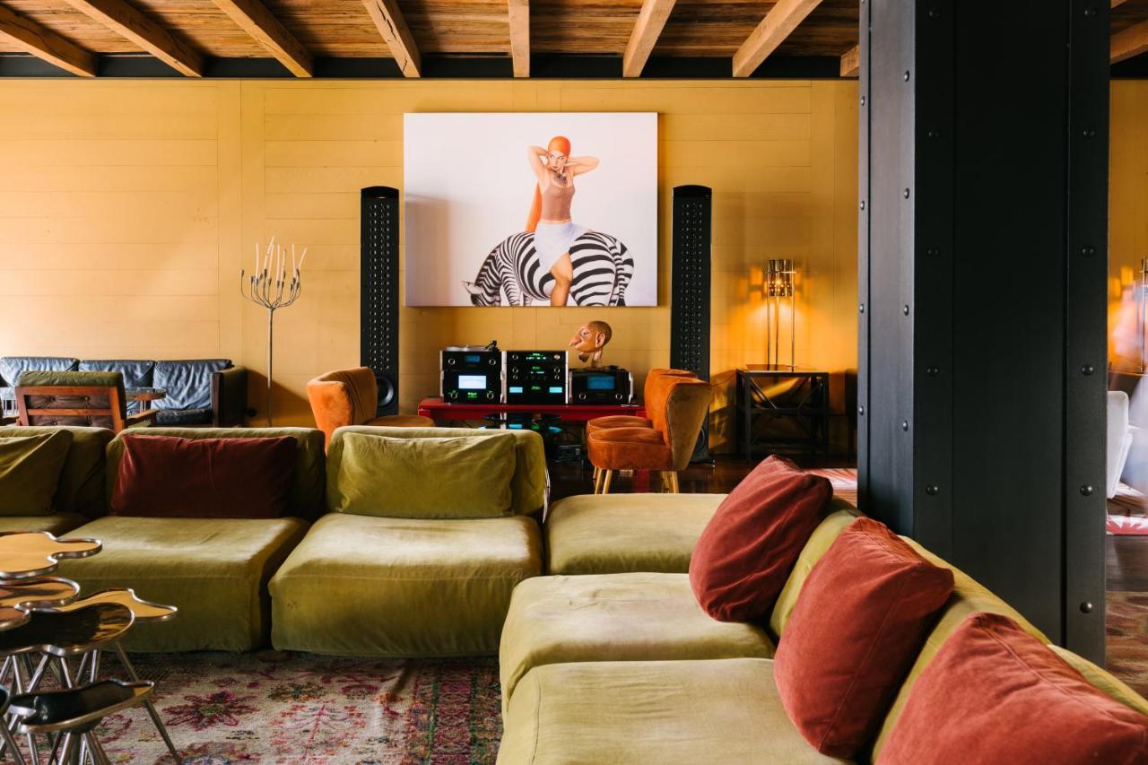 Rooms Hotel Tbilisi Exteriér fotografie The interior of the home of the artist