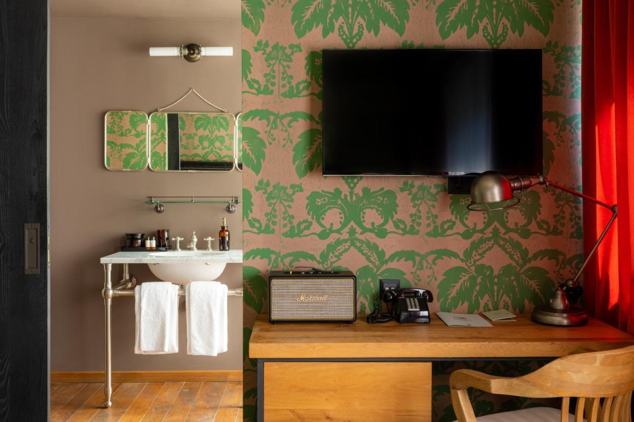 Rooms Hotel Tbilisi Exteriér fotografie A room at the Standard East Village