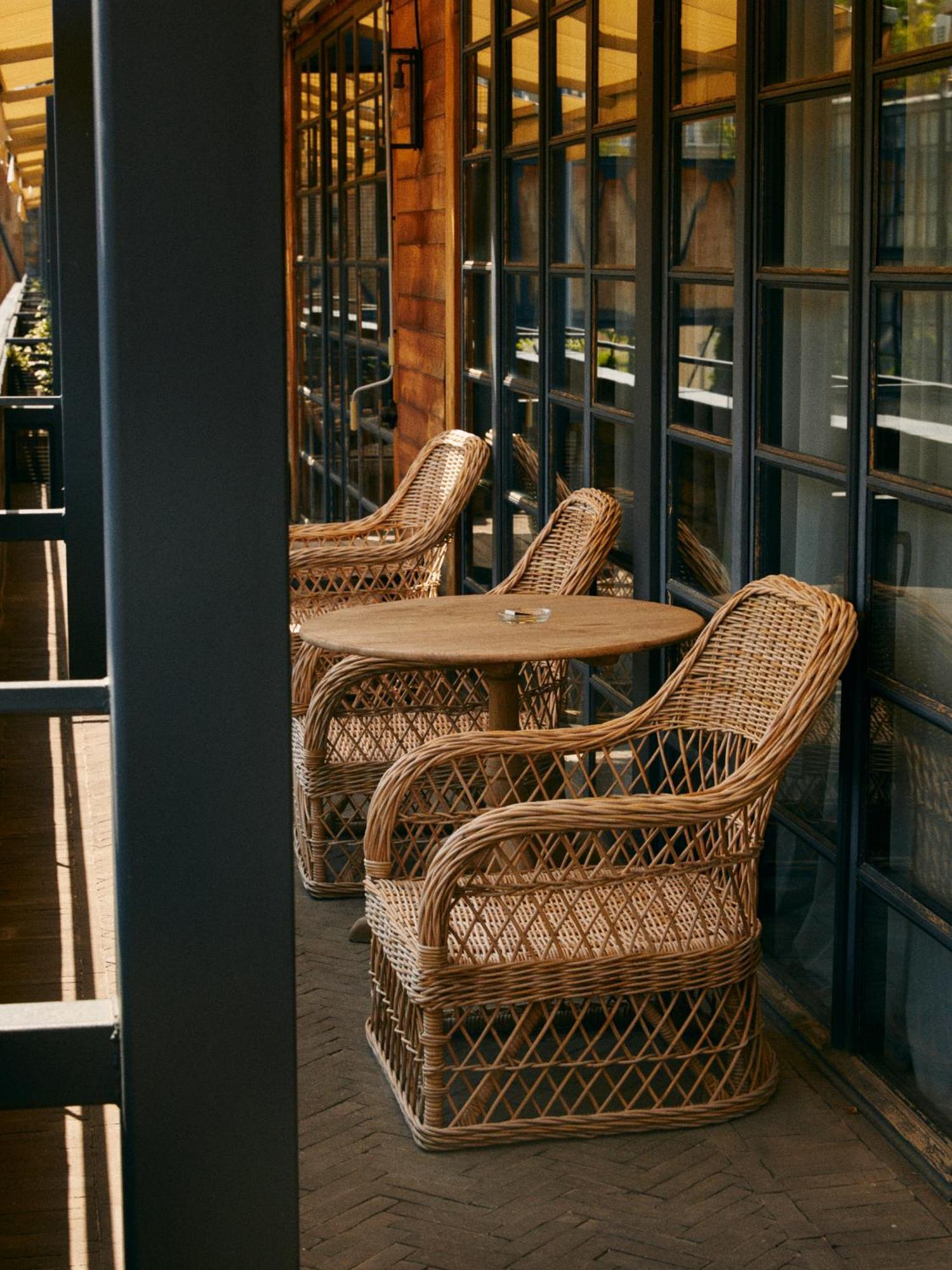 Rooms Hotel Tbilisi Exteriér fotografie A rattan chair