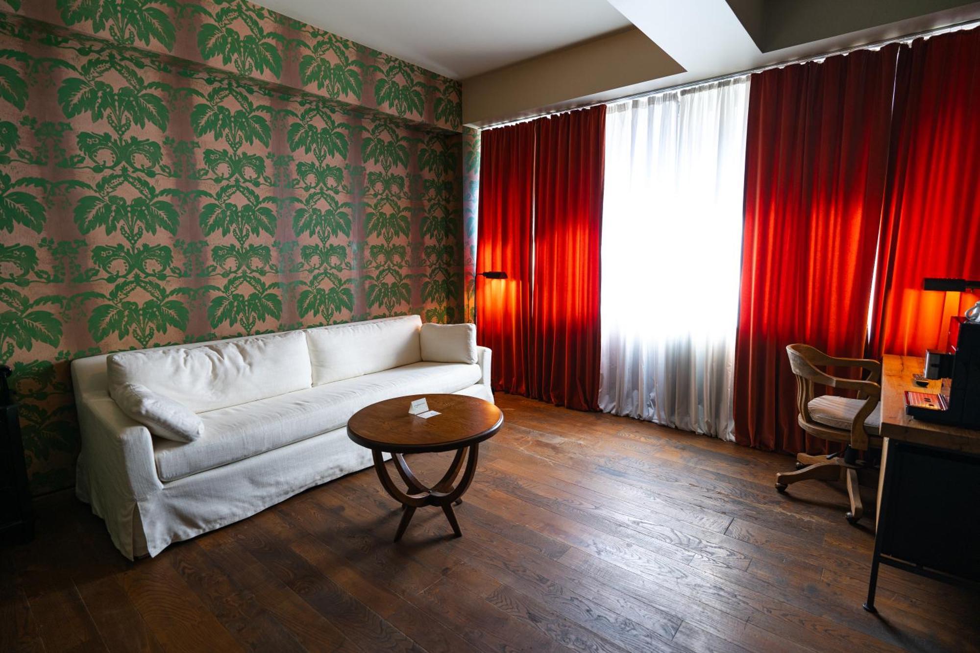 Rooms Hotel Tbilisi Exteriér fotografie A room at the hotel
