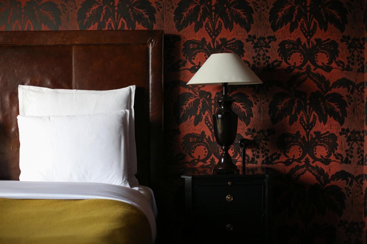 Rooms Hotel Tbilisi Exteriér fotografie A bedroom at the Hotel